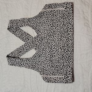 NWOT Lululemon Athletica Sports Bra size 6 Black and White